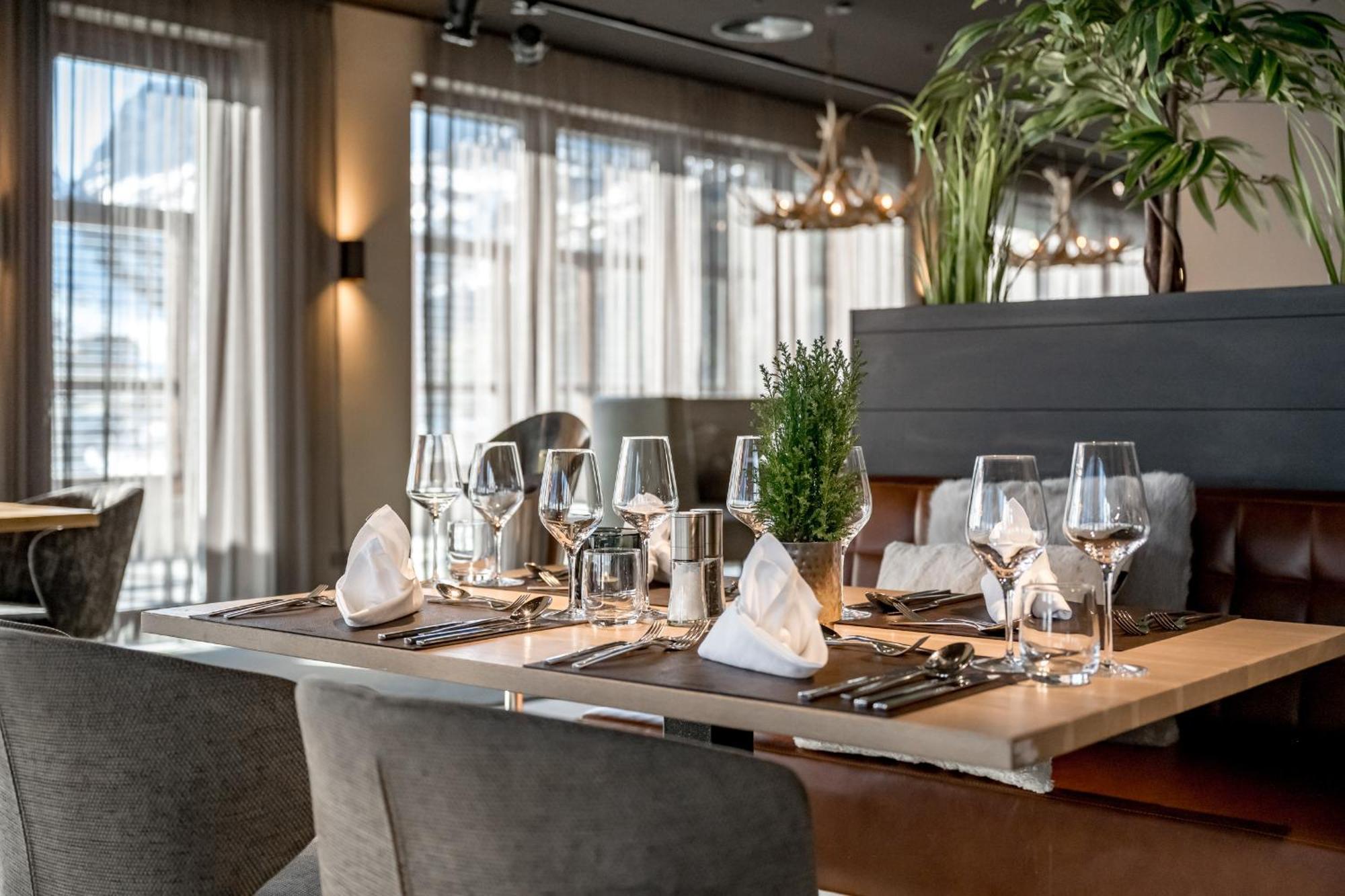 Alpenparks Hotel & Apartment Arlberg Warth Mit Pool Luaran gambar