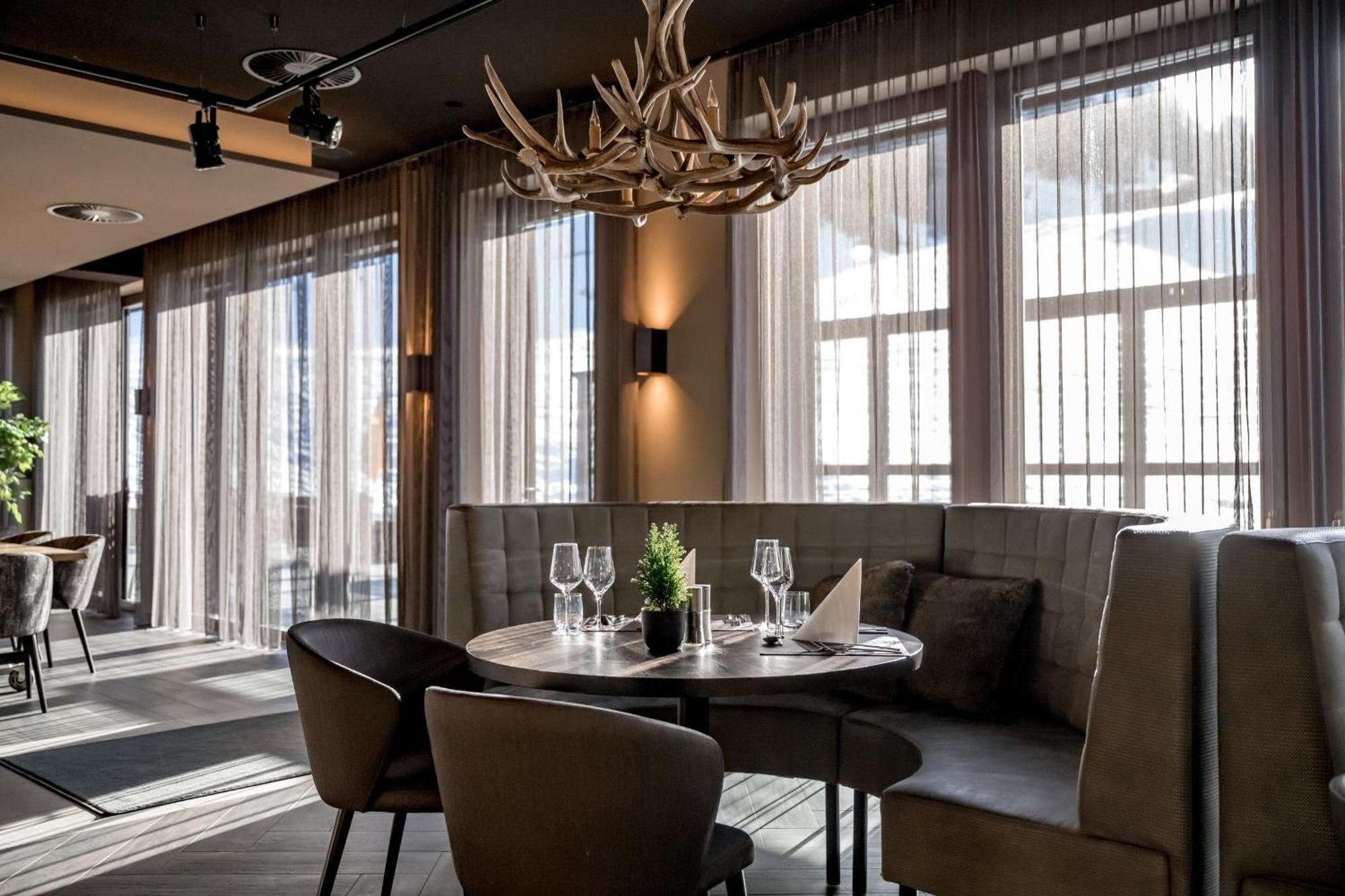 Alpenparks Hotel & Apartment Arlberg Warth Mit Pool Luaran gambar
