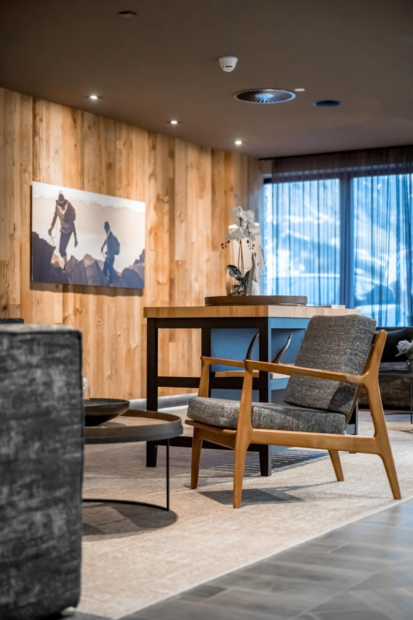 Alpenparks Hotel & Apartment Arlberg Warth Mit Pool Luaran gambar