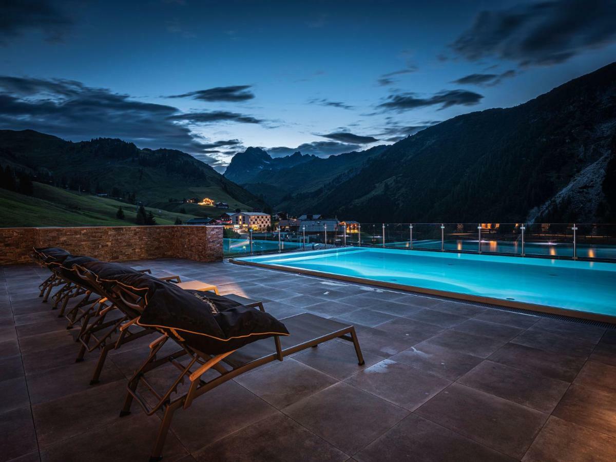 Alpenparks Hotel & Apartment Arlberg Warth Mit Pool Luaran gambar
